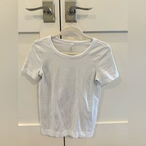 Lululemon Athletica White Short Sleeve Tee